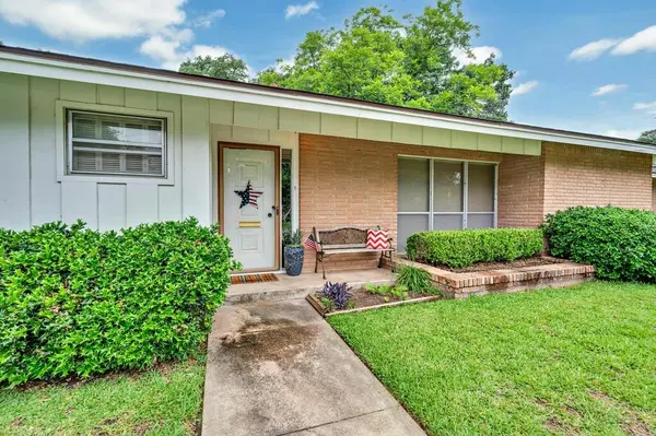 2832 Wooded Acres Drive, Waco, TX 76710