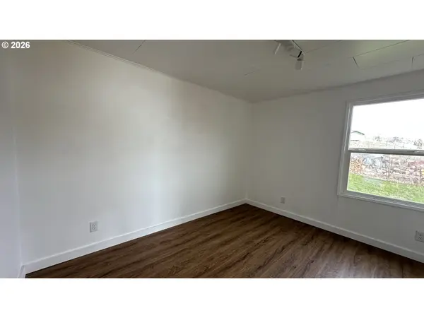 406 ELLSWORTH ST, Fossil, OR 97830