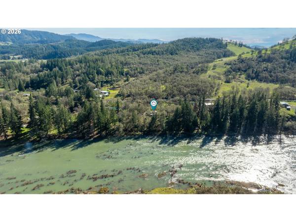 1176 WHISTLERS LN, Roseburg, OR 97470