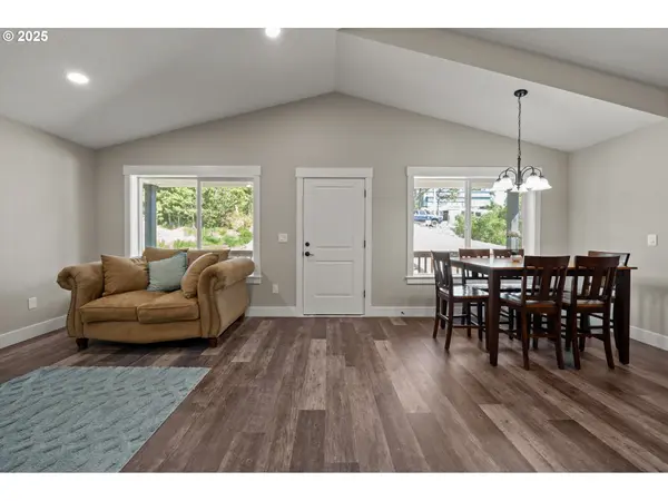 31401 J PL, Ocean Park, WA 98640