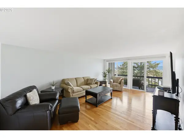 Coos Bay, OR 97420,290 N 3RD CT ##7