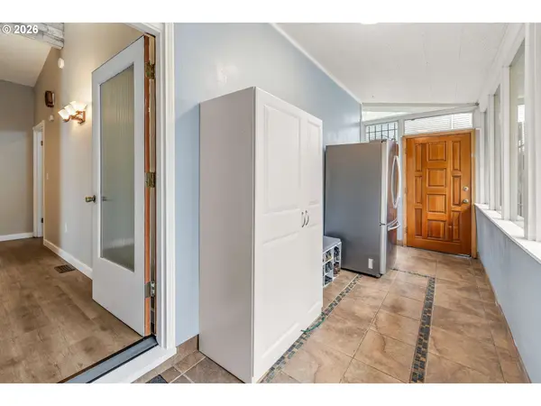 1215 NE 157TH AVE, Portland, OR 97230