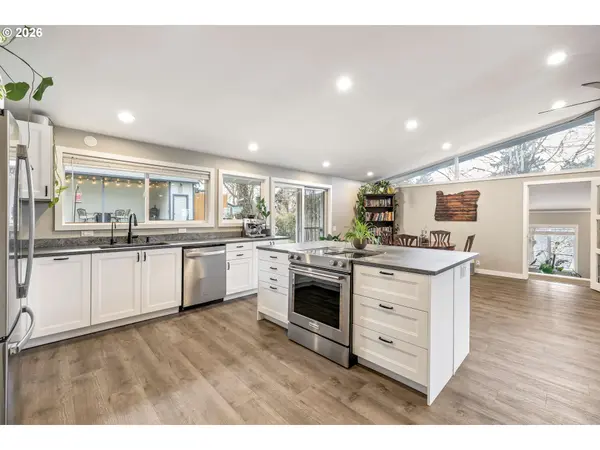 1215 NE 157TH AVE, Portland, OR 97230