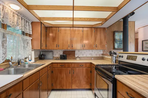 911 Dragon Shores DR, Kinderhook Twp, MI 49036