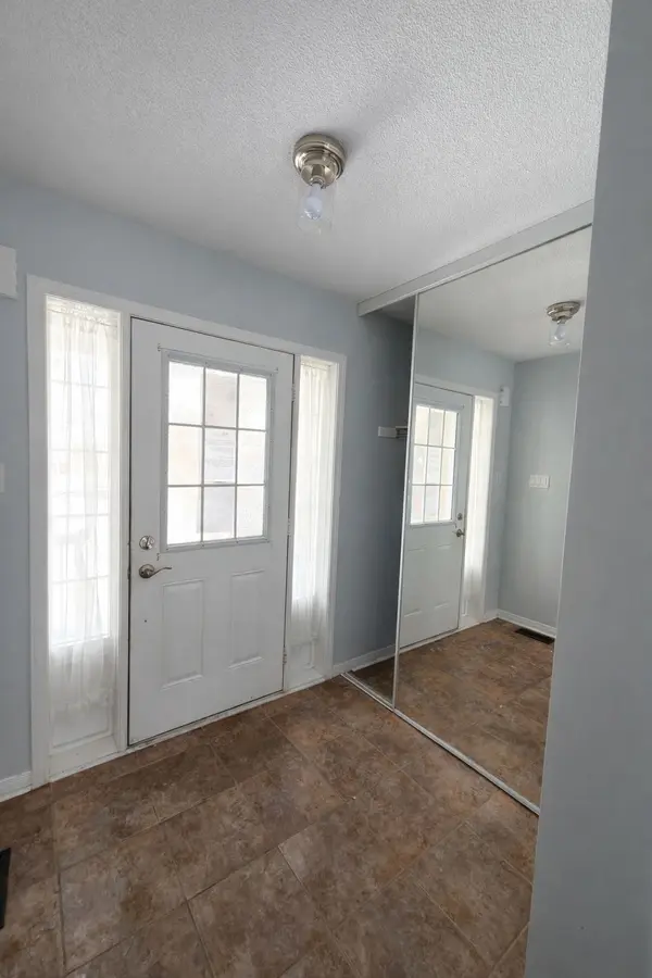 1523 Glenbourne DR, Oshawa, ON L1K 0M5