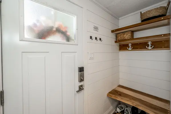 29 Shaw CRES, Barrie, ON L4N 4Z3