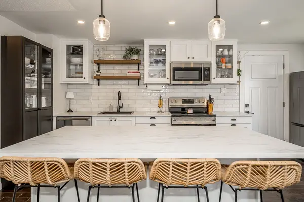 29 Shaw CRES, Barrie, ON L4N 4Z3