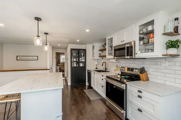 29 Shaw CRES, Barrie, ON L4N 4Z3