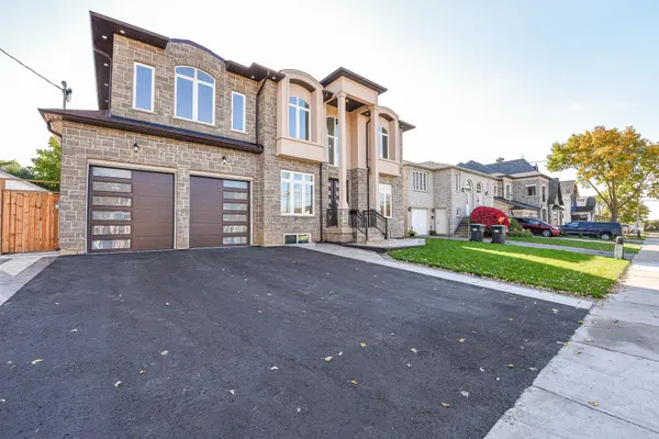 11 Hillcrest AVE, Brampton, ON L6W 1Y7