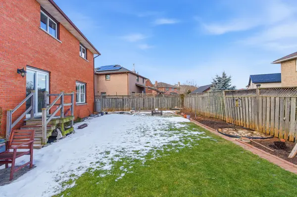 137 Valera DR, Hamilton, ON L8E 4T1