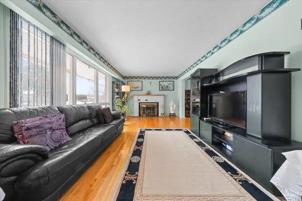 34 HADLEY CIR, Bells Corners And South To Fallowfield, ON K2H 6N9