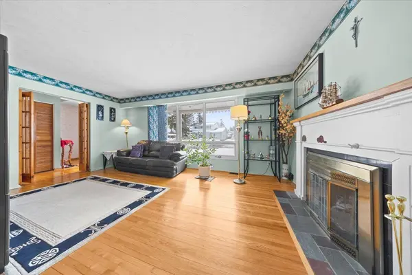 34 HADLEY CIR, Bells Corners And South To Fallowfield, ON K2H 6N9