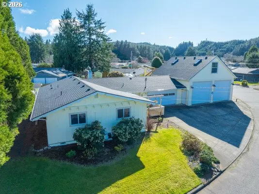 2950 GREENBRIAR ST, Reedsport, OR 97467