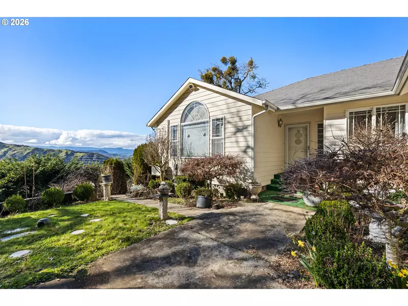 1385 SE LAUREL CT, Roseburg, OR 97470