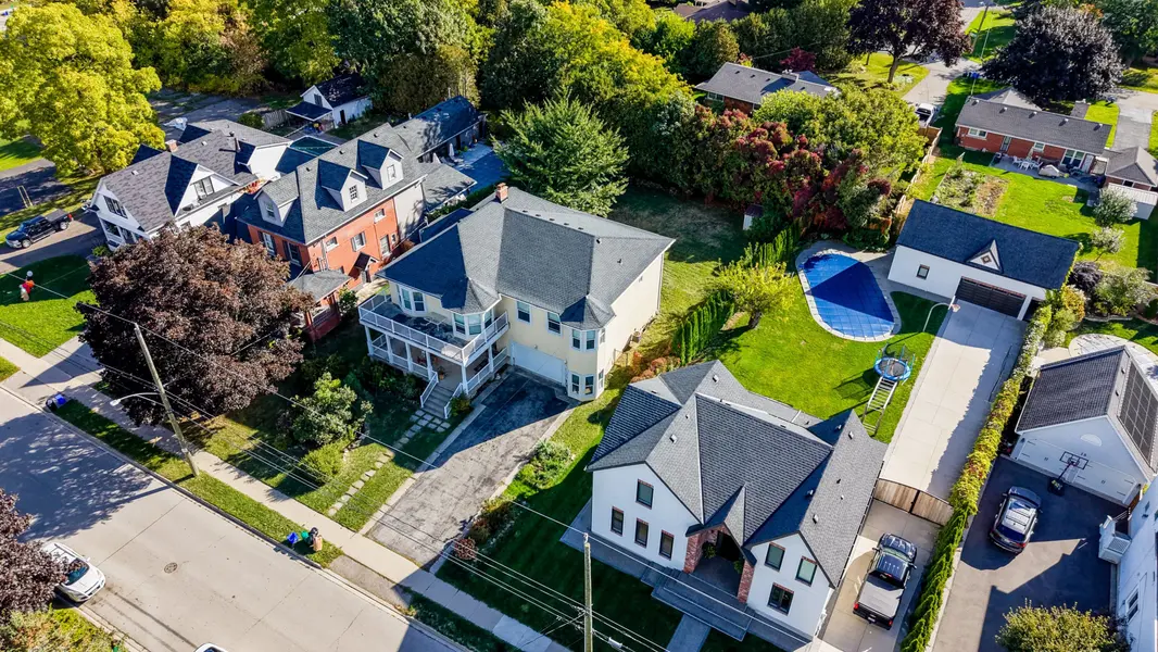 7 Robinson ST S, Grimsby, ON L3M 3C5