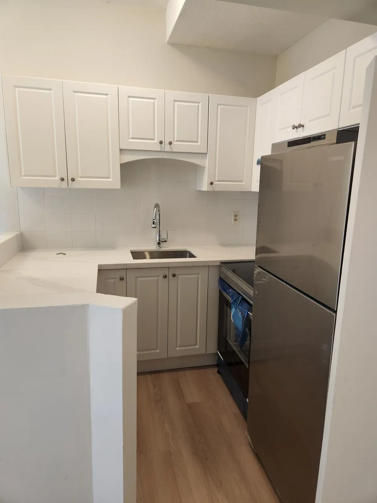 556 Spadina CRES #4, Toronto C01, ON M5S 2J9