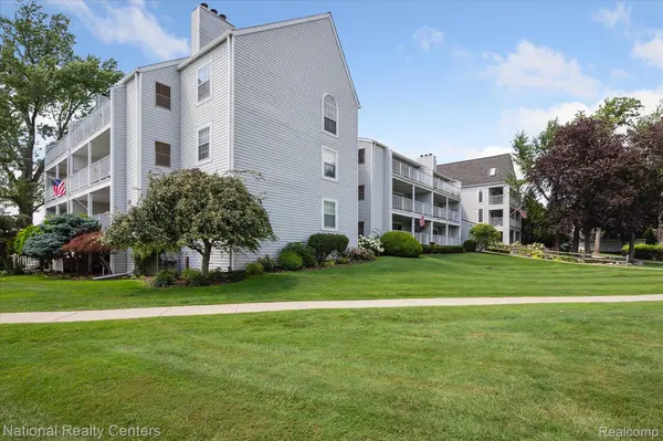 3559 Port Cove DR #17, Waterford Charter Township, MI 48328