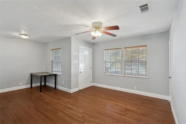 1304 E Lovers Lane, Arlington, TX 76010