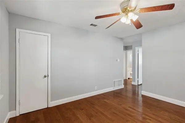 1304 E Lovers Lane, Arlington, TX 76010