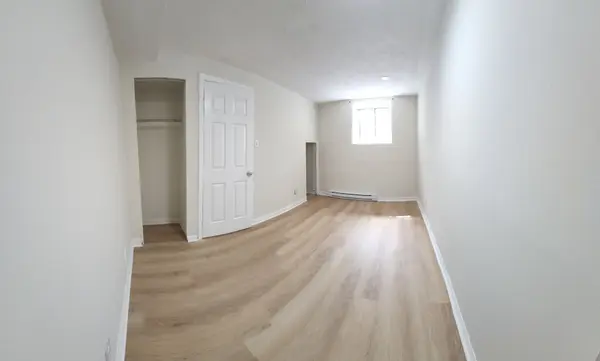 556 Spadina CRES #4, Toronto C01, ON M5S 2J9