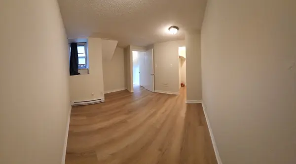 556 Spadina CRES #4, Toronto C01, ON M5S 2J9