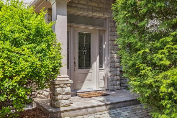 621 North Shore BLVD E, Burlington, ON L7T 1X4