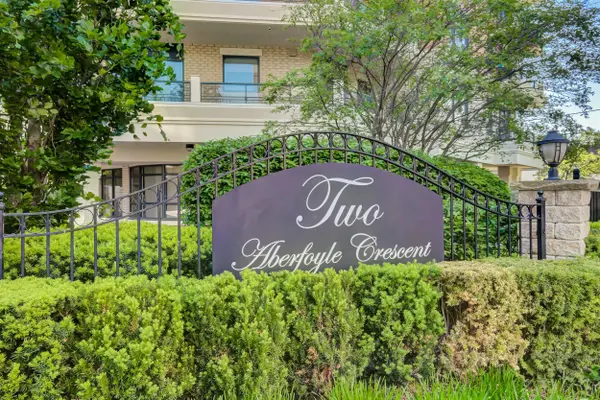 2 Aberfoyle CRES #1006, Toronto W08, ON M8X 2Z8