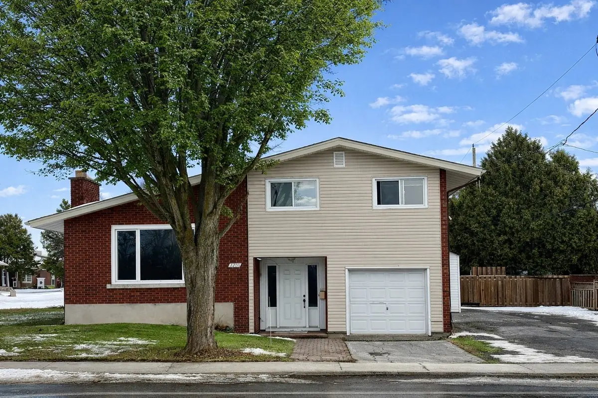 2206 Navaho DR #B, Belair Park - Copeland Park And Area, ON K2C 0V9