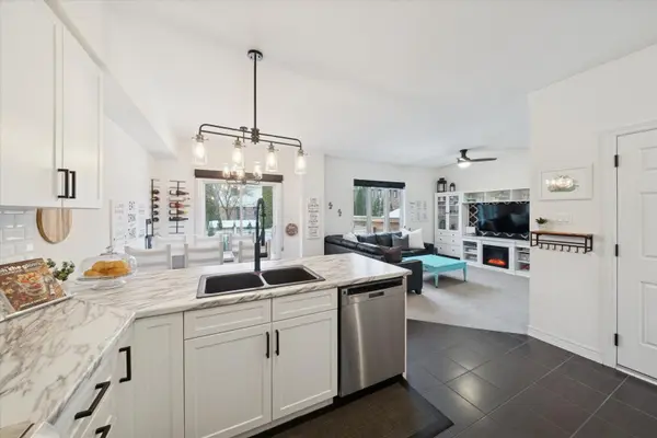 20 Carleton TRL, New Tecumseth, ON L0G 1A0