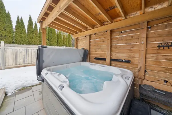 20 Carleton TRL, New Tecumseth, ON L0G 1A0