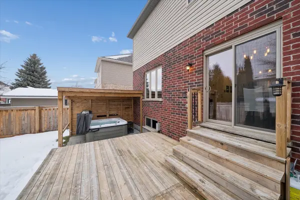 20 Carleton TRL, New Tecumseth, ON L0G 1A0