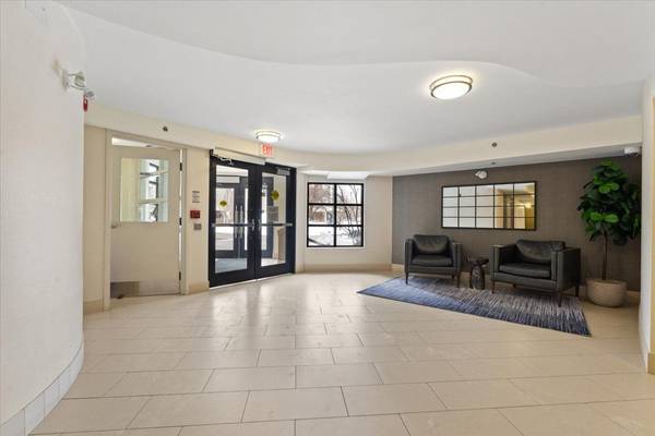 3070 Rotary WAY #402, Burlington, ON L7M 0H1