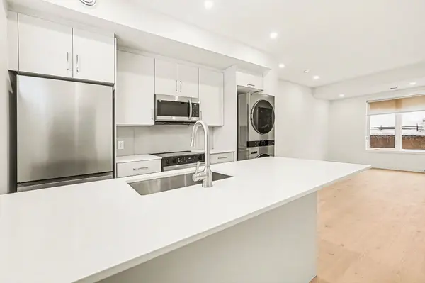 79 Marquette AVE #5, Vanier And Kingsview Park, ON K1L 5J9