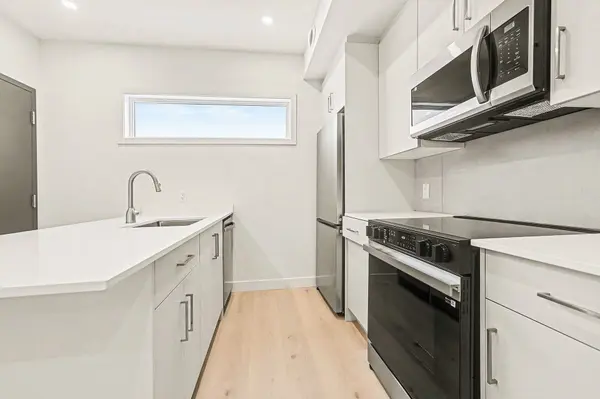 79 Marquette AVE #5, Vanier And Kingsview Park, ON K1L 5J9