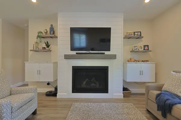 190 Broad ST, North Middlesex, ON N0M 2K0