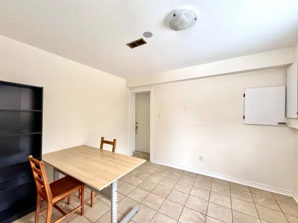 2206 Navaho DR #B, Belair Park - Copeland Park And Area, ON K2C 0V9