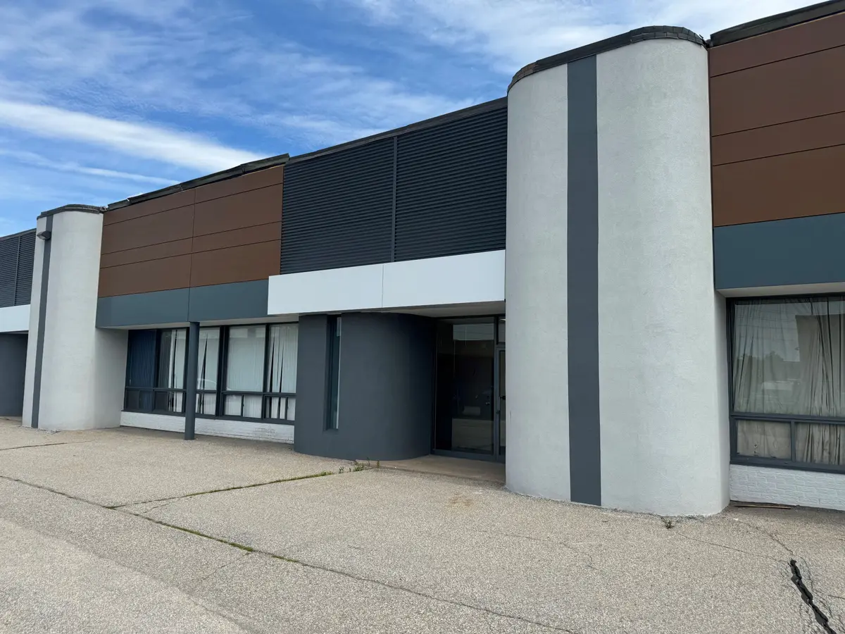 2538 Speers RD #10, Oakville, ON L6L 5K9