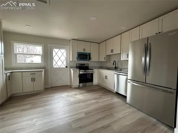 1305 Rockwood AVE, Colorado Springs, CO 80905