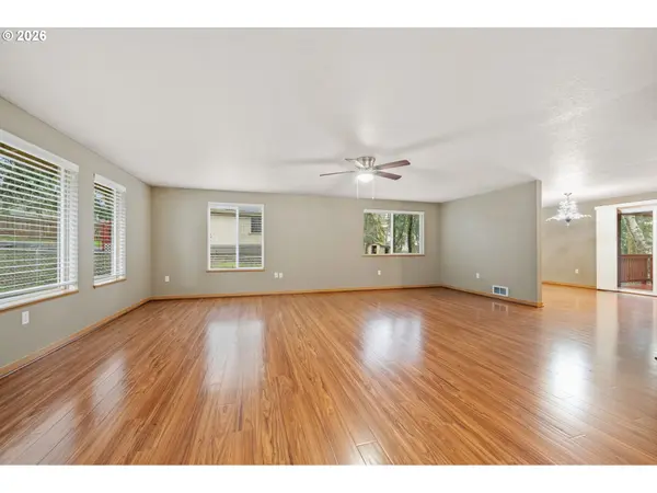 321 ROLLINGWOOD DR, Kelso, WA 98626