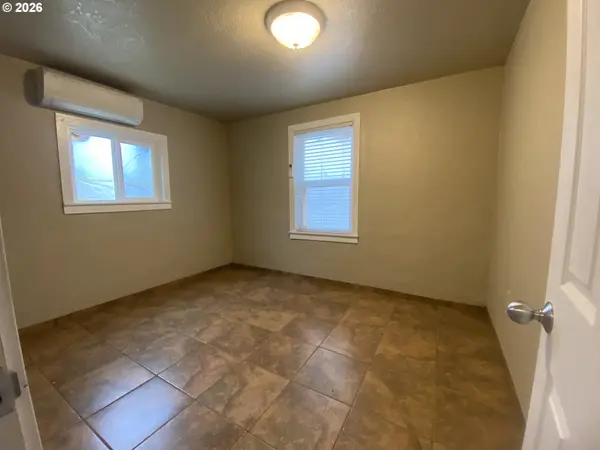 20446 ABIQUA RD, Scotts Mills, OR 97375