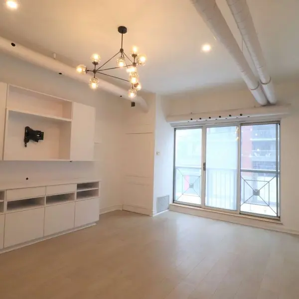 766 King ST #203, Toronto C01, ON M5V 1N6