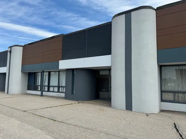 2538 Speers RD #10, Oakville, ON L6L 5K9