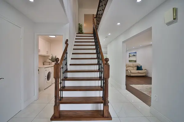 3596 Nutcracker DR, Mississauga, ON L5N 6G1