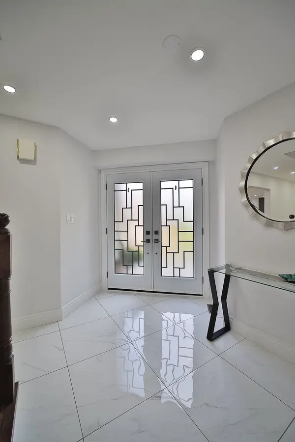 3596 Nutcracker DR, Mississauga, ON L5N 6G1