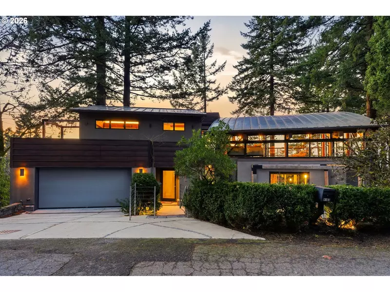 4183 SW GREENLEAF DR, Portland, OR 97221