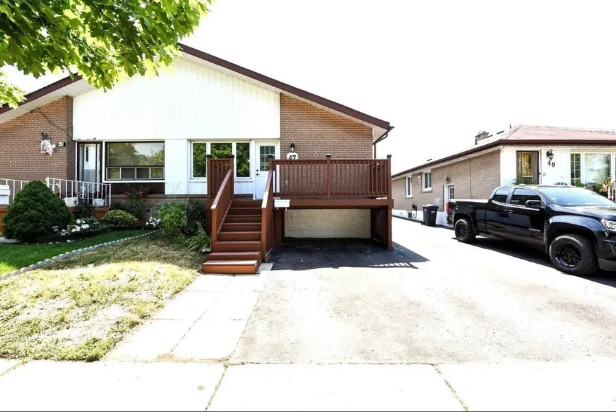 47 Corby Cres - Main CRES, Brampton, ON L6Y 1H3