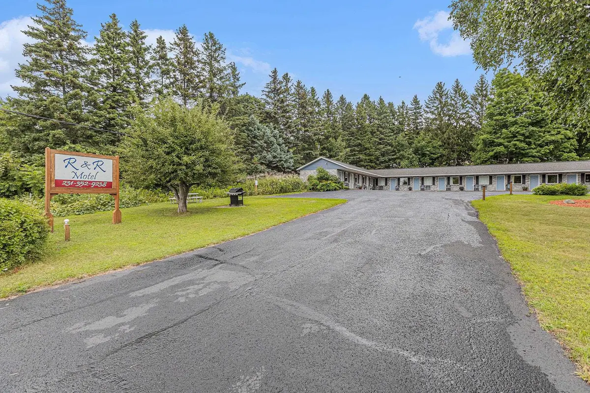 519 Lake ST, Crystal Lake Twp, MI 49635