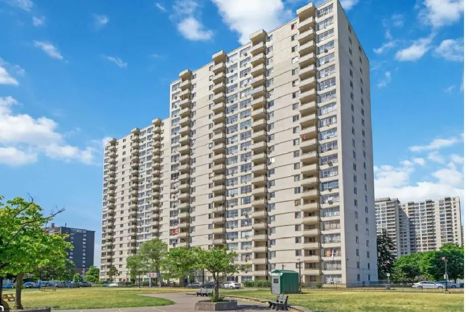 340 Dixon RD #513, Toronto W09, ON M9R 1T1