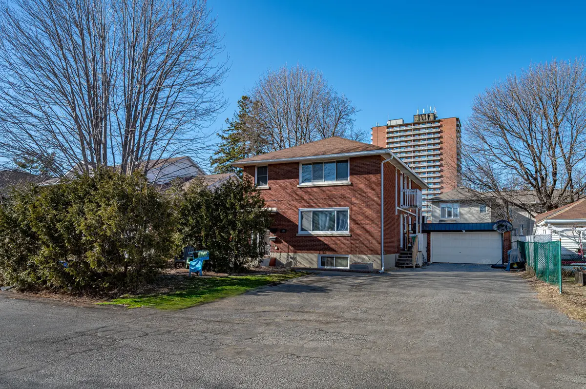 181 Switzer AVE W #3, Westboro - Hampton Park, ON K1Z 7H8
