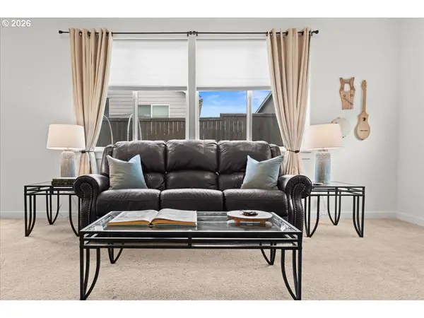 1320 N Broadway ST, Estacada, OR 97023